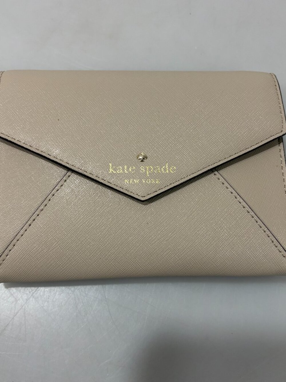 Kate Spade New York Saffiano Leather Taupe Envelope Crossbody Bag Cedar Street - Picture 2 of 7